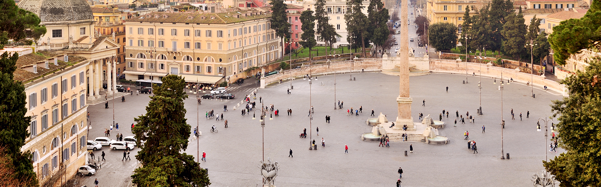 A panoramic view over Piazza del Popolo
